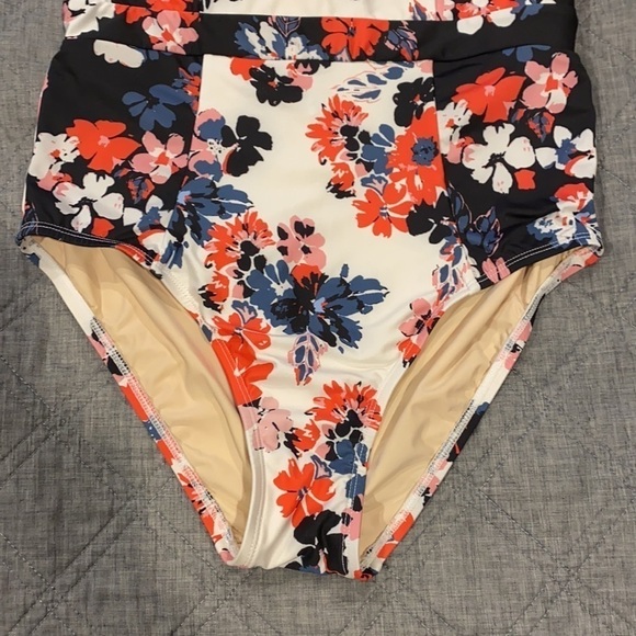 ModCloth Sexy Retro Floral Swimsuit EUC - Picture 6 of 11